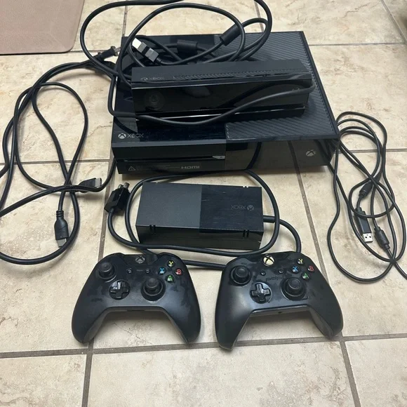 XBOX ONE SET - Picture 1 of 3